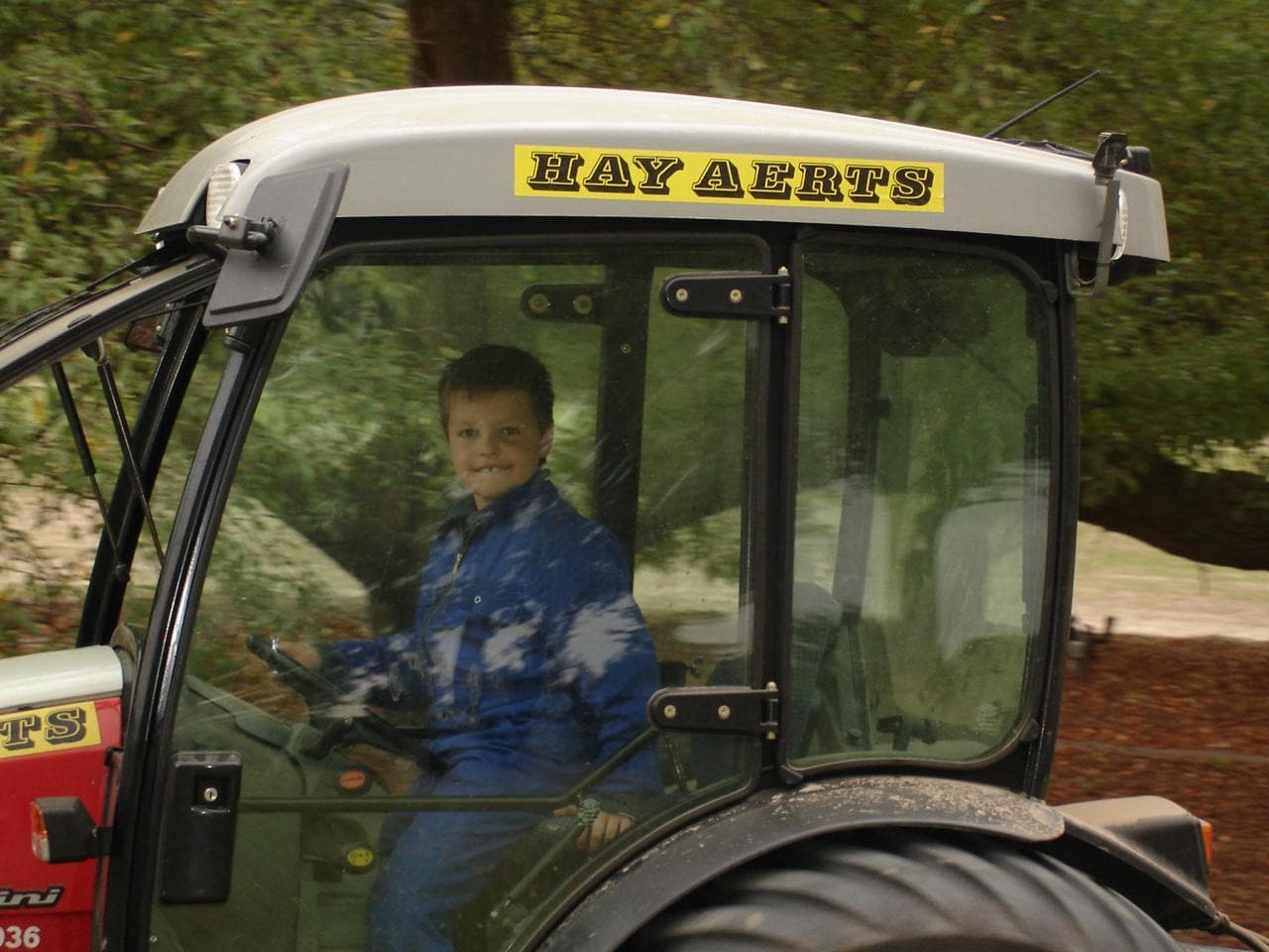 Yannick op de trekker — passie voor buitenwerk vanaf jongs af aan